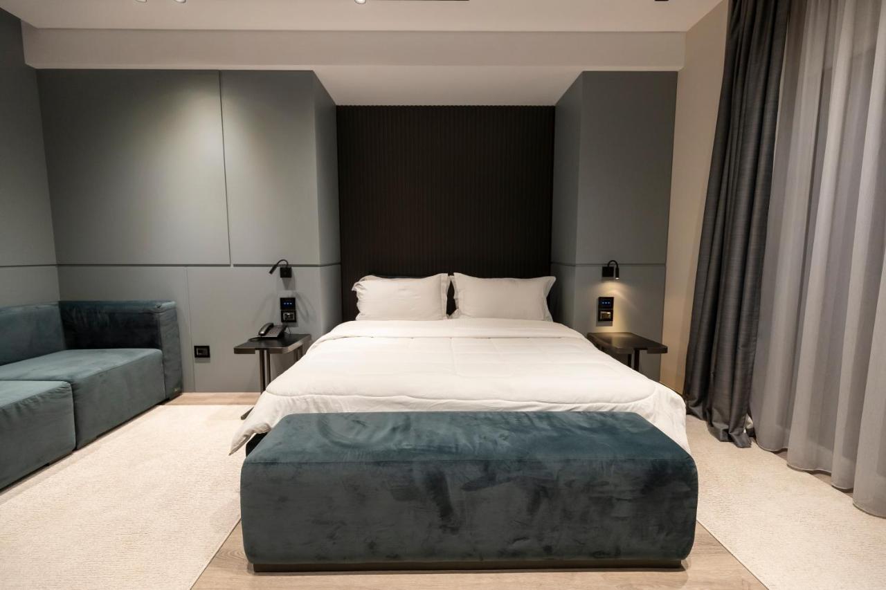 Demi Hotel Sarandë Esterno foto