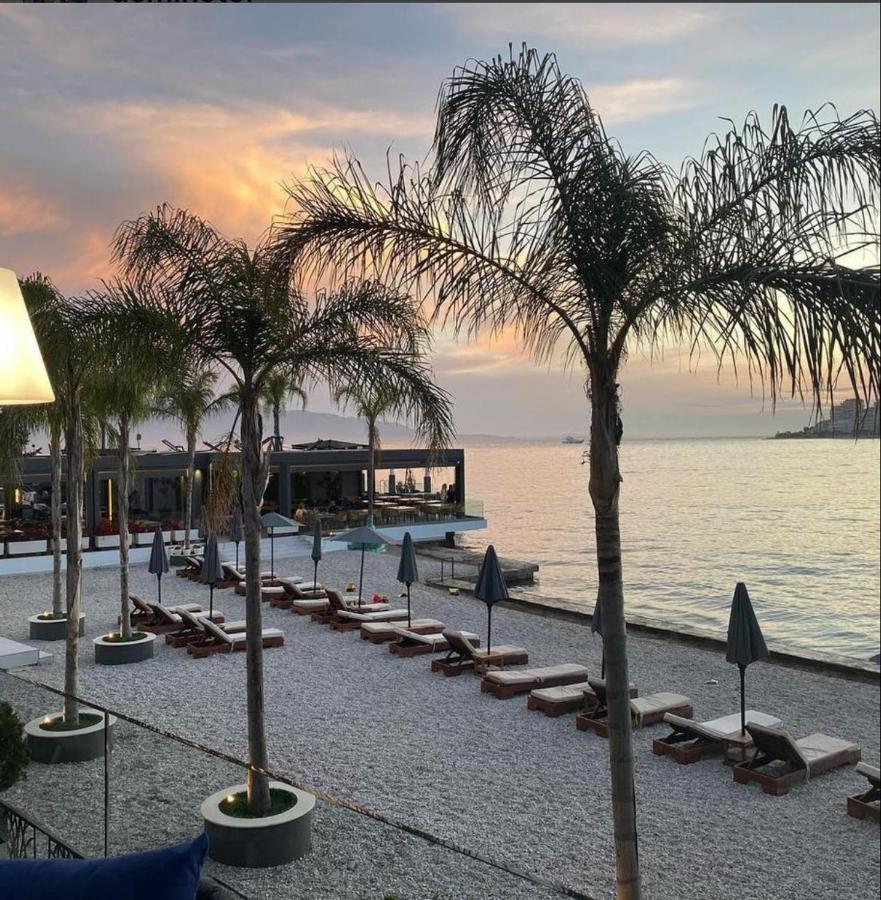 Demi Hotel Sarandë Esterno foto
