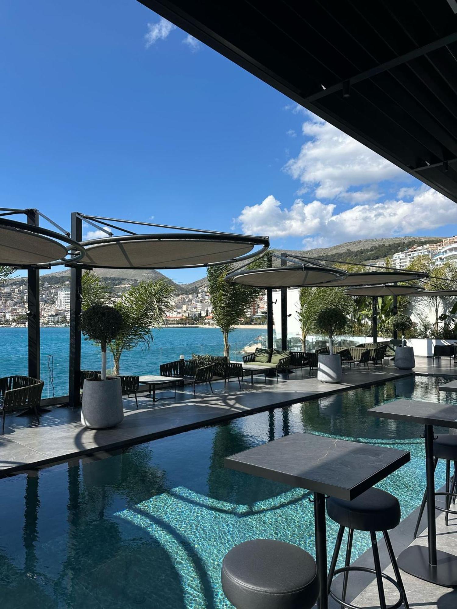 Demi Hotel Sarandë Esterno foto
