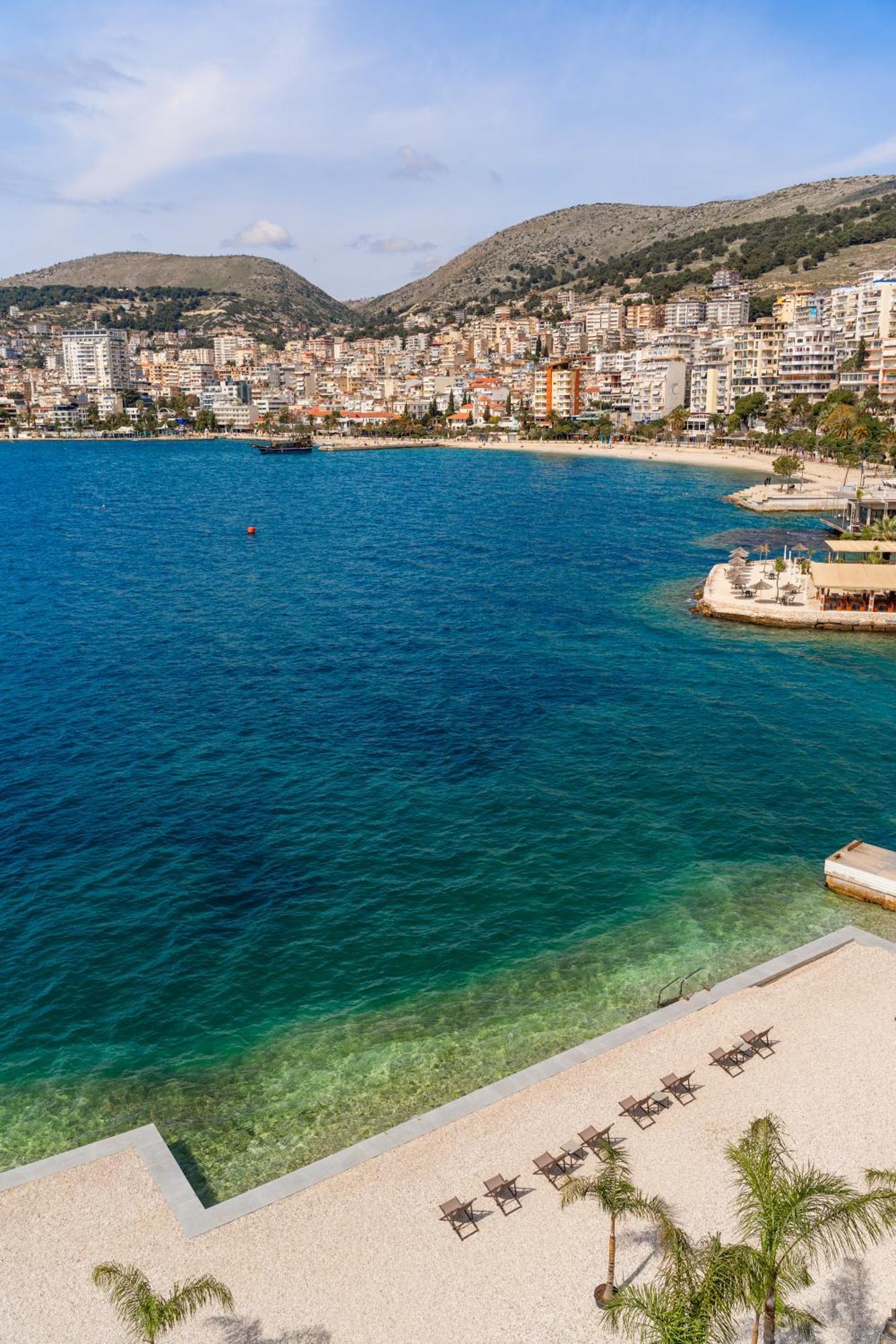 Demi Hotel Sarandë Esterno foto