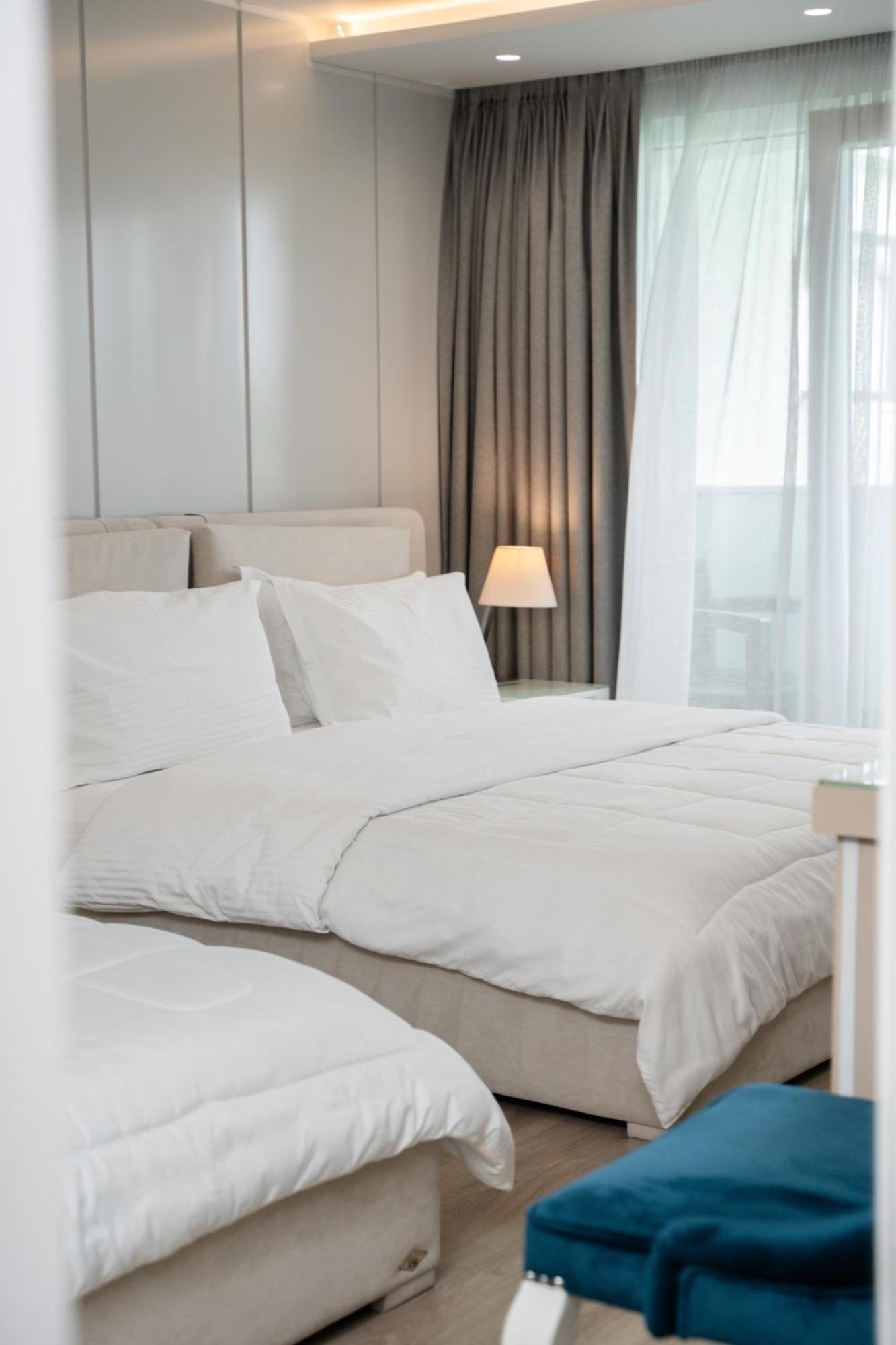 Demi Hotel Sarandë Esterno foto