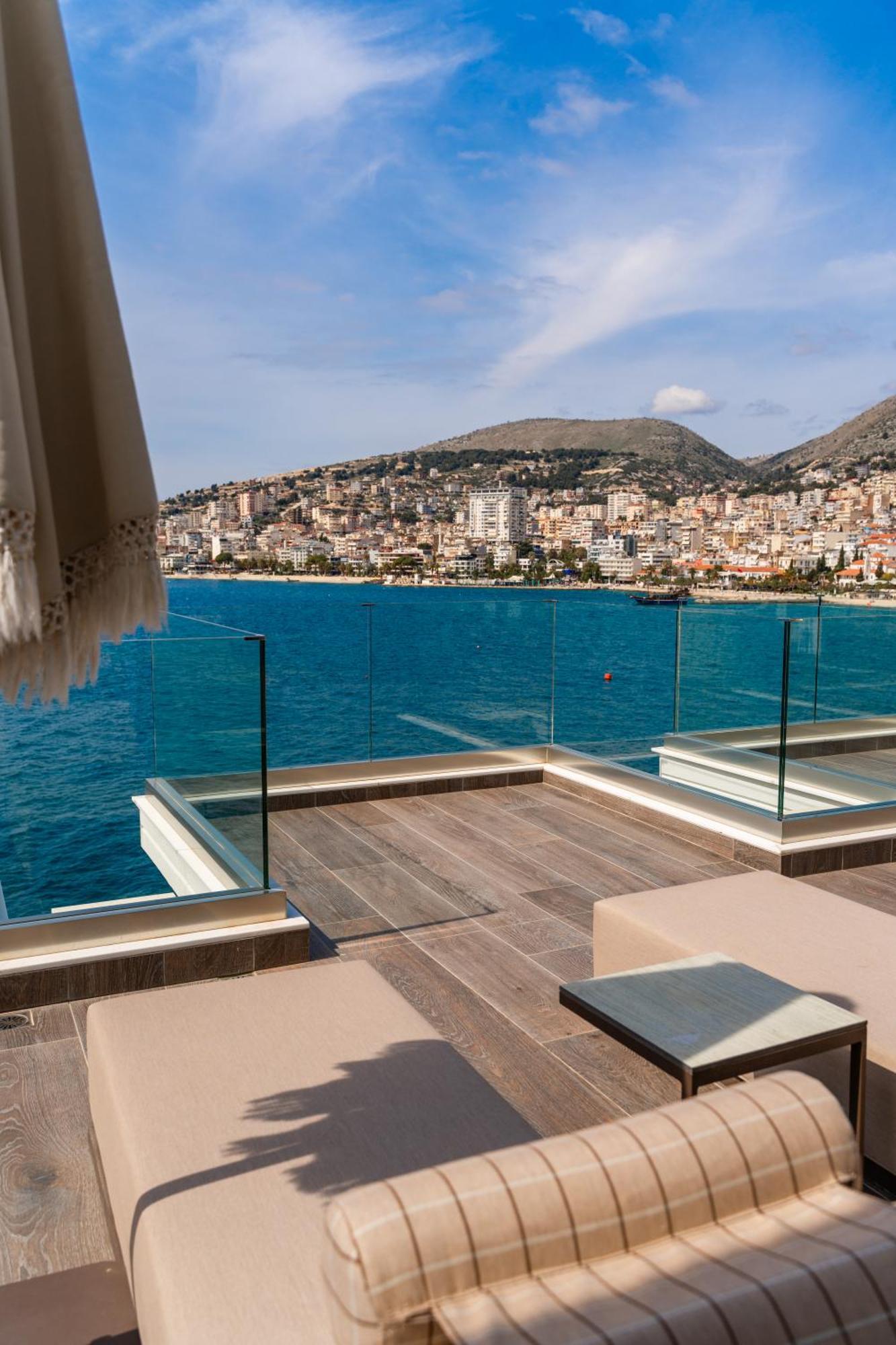 Demi Hotel Sarandë Esterno foto