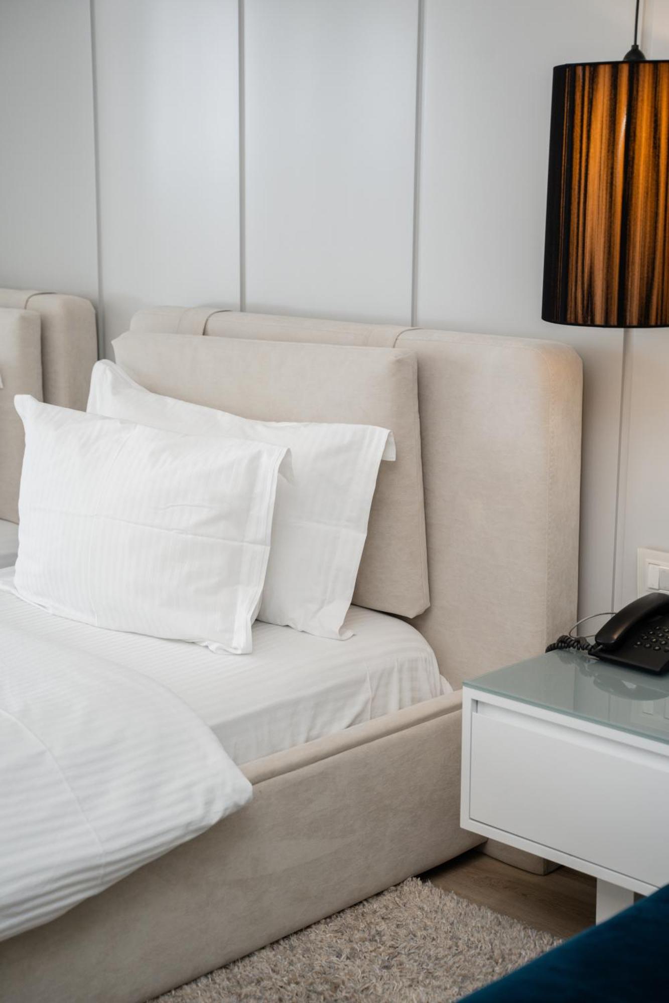 Demi Hotel Sarandë Esterno foto