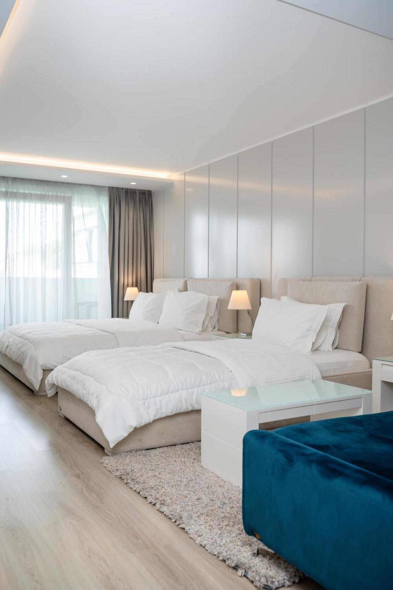 Demi Hotel Sarandë Esterno foto