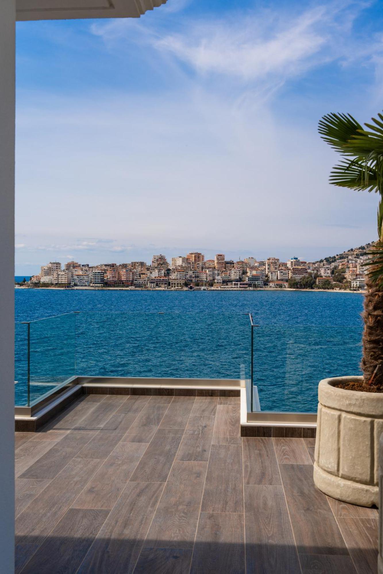 Demi Hotel Sarandë Esterno foto