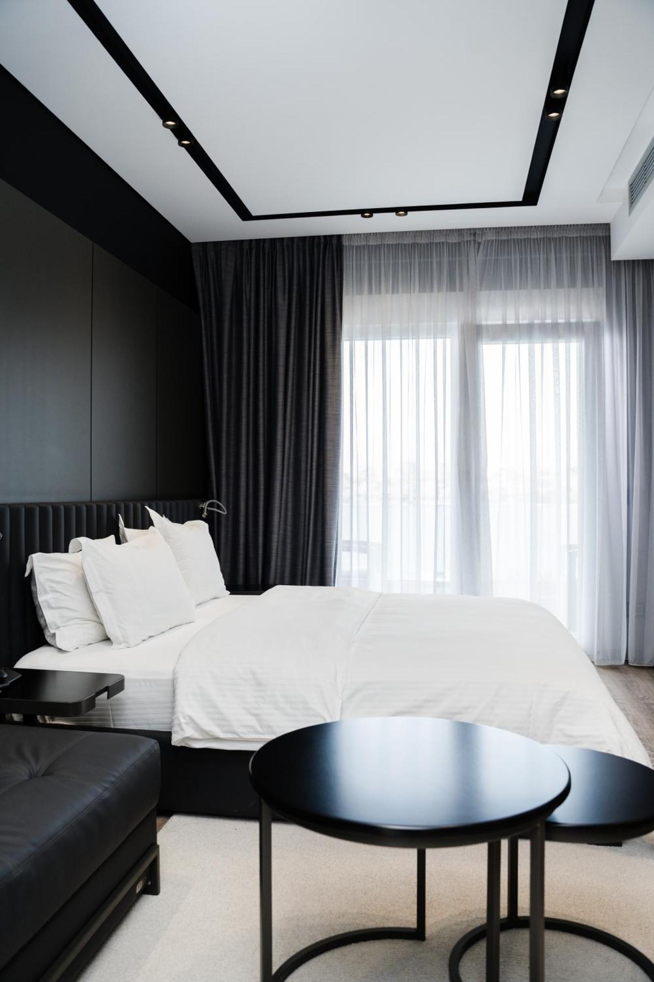 Demi Hotel Sarandë Esterno foto