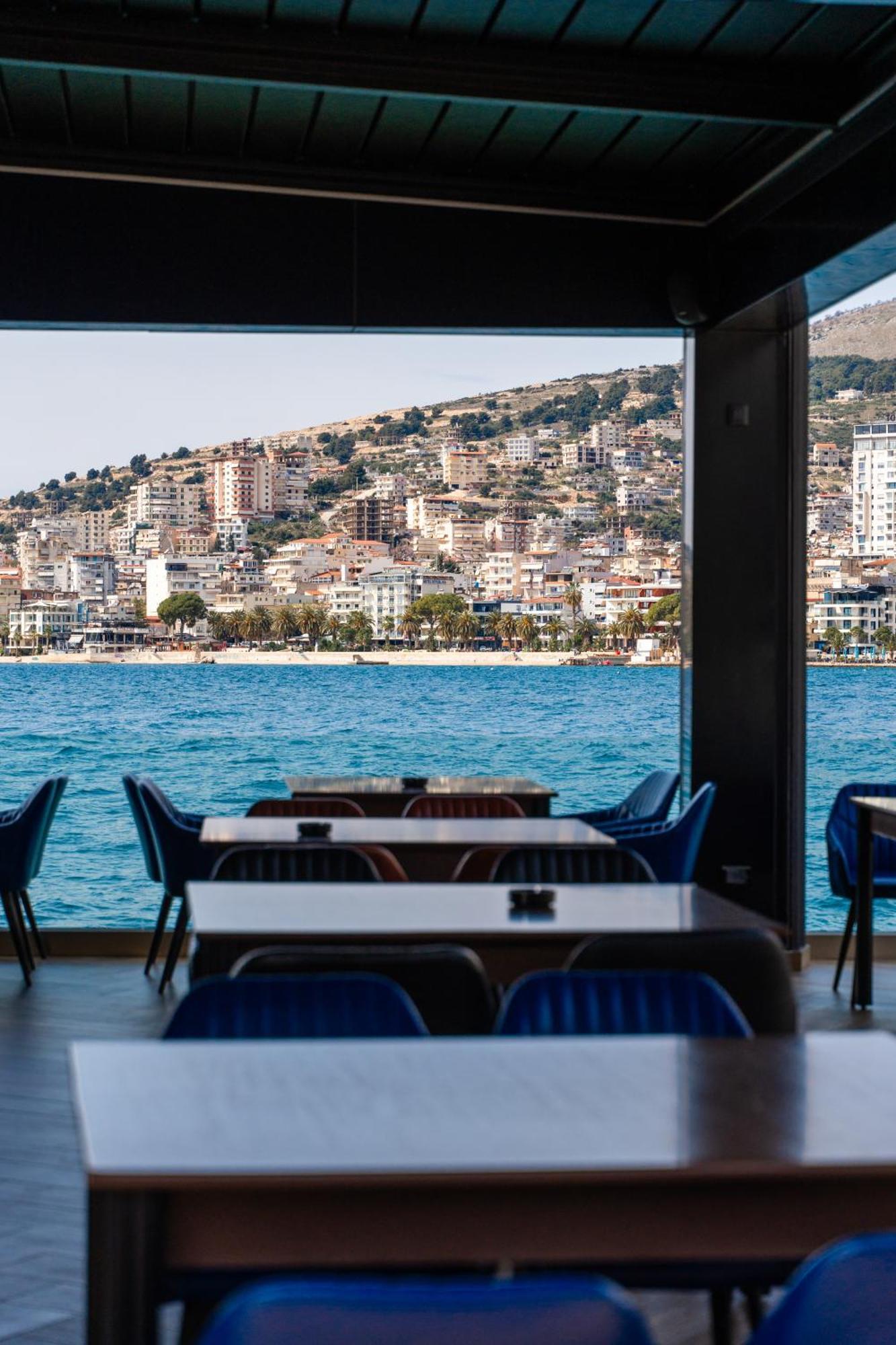 Demi Hotel Sarandë Esterno foto