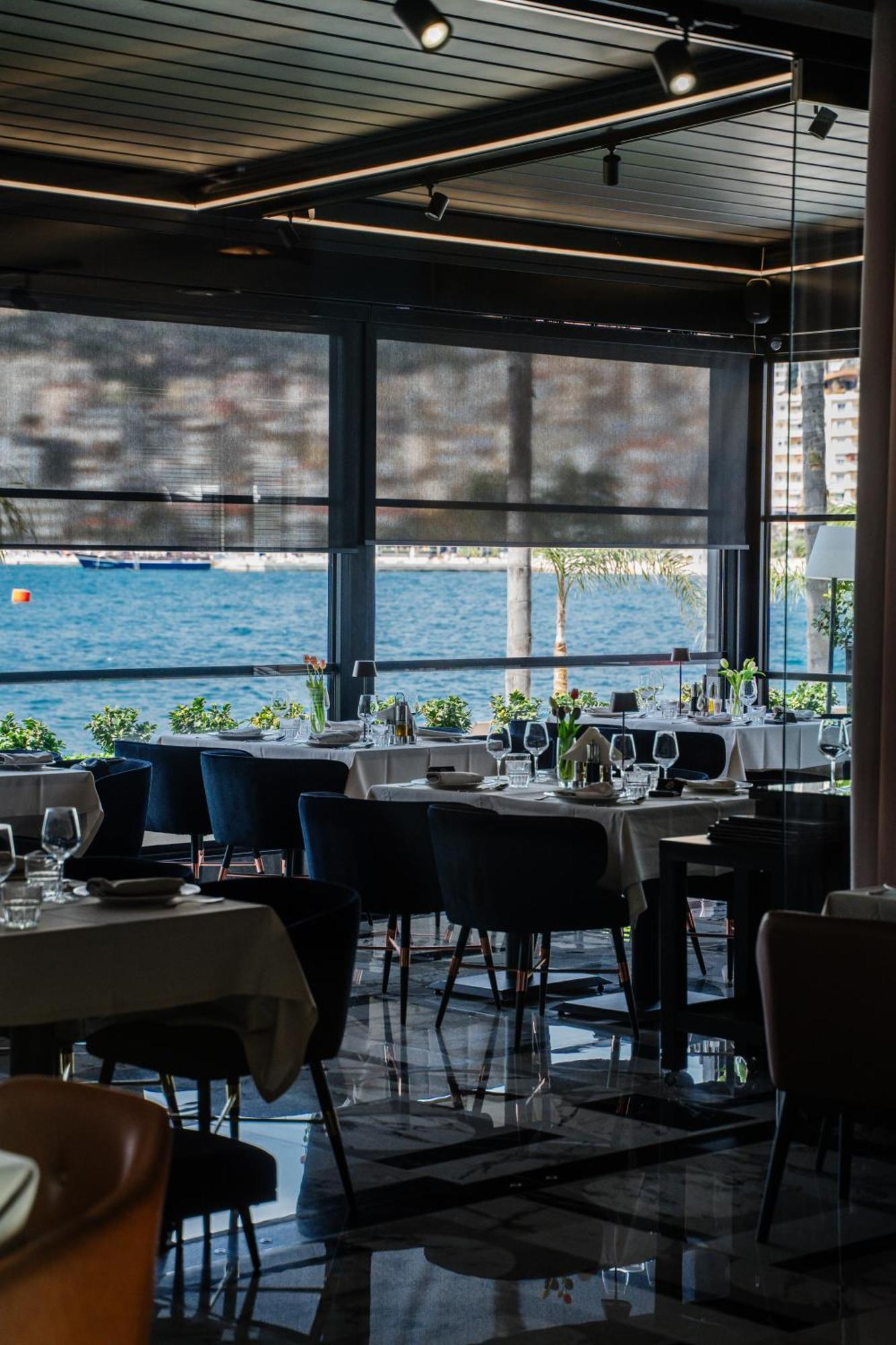 Demi Hotel Sarandë Esterno foto