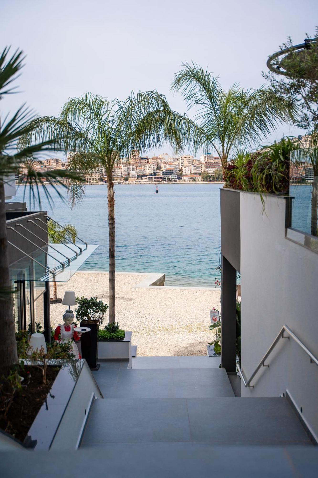 Demi Hotel Sarandë Esterno foto