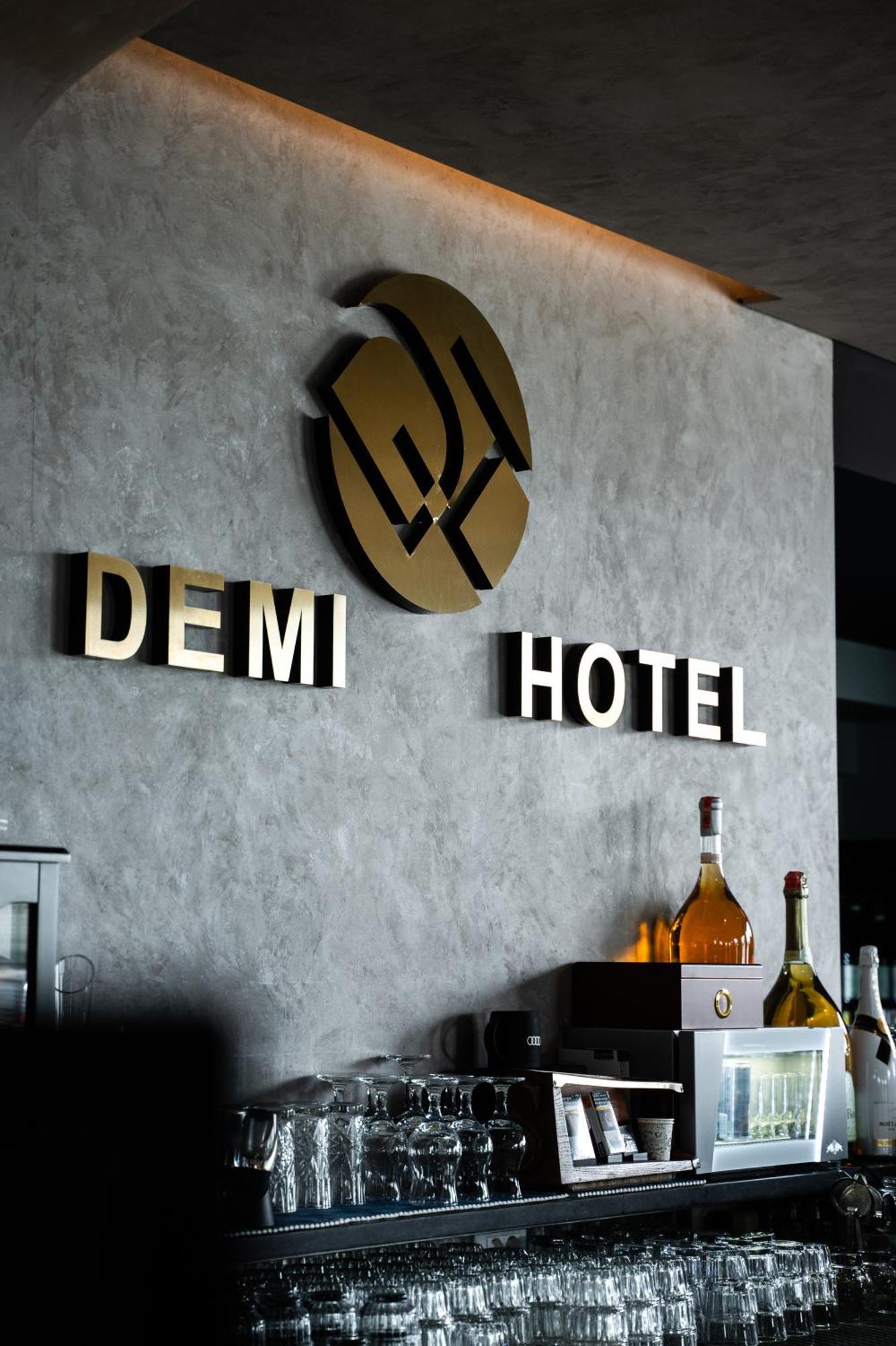 Demi Hotel Sarandë Esterno foto