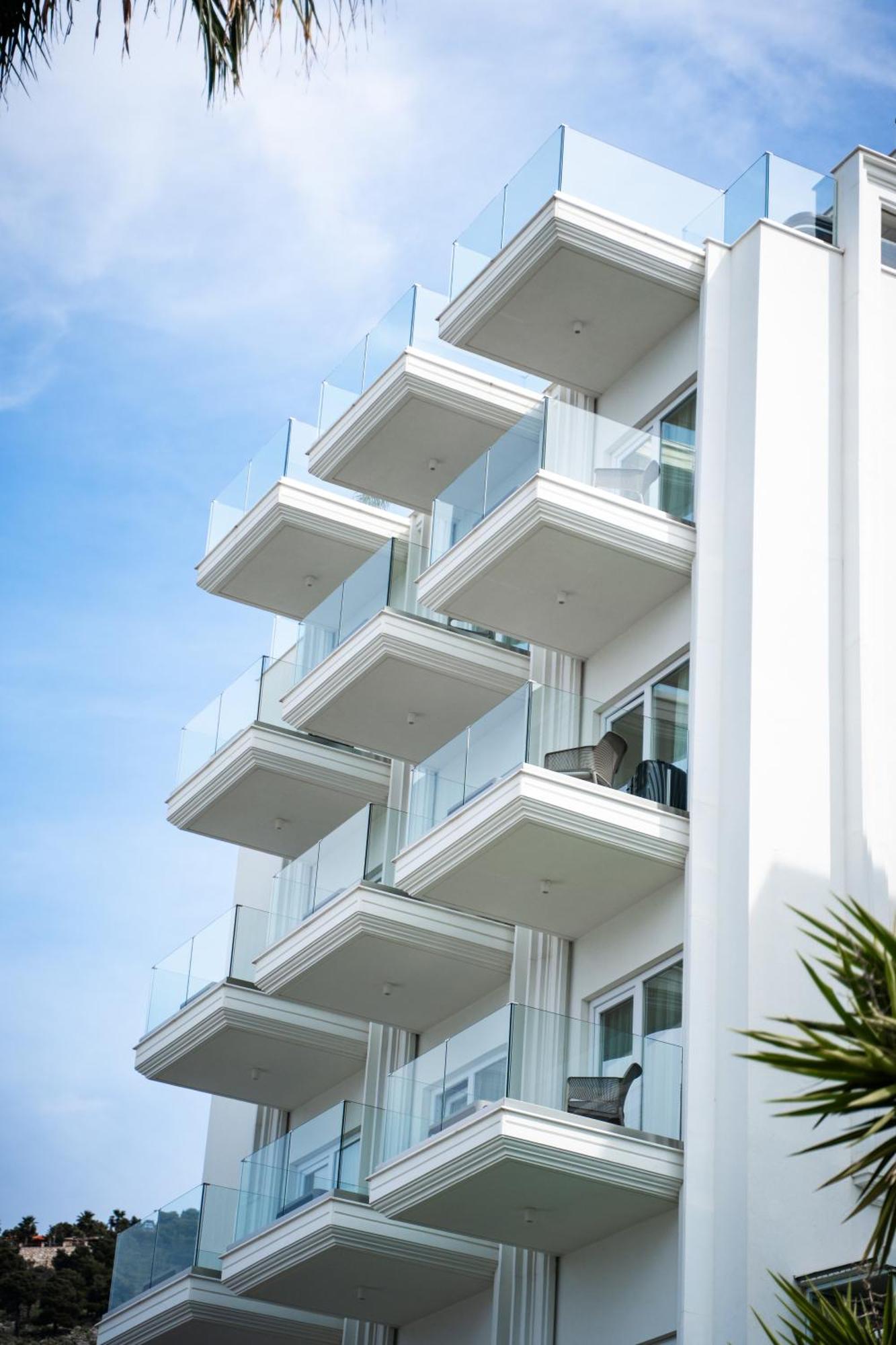 Demi Hotel Sarandë Esterno foto