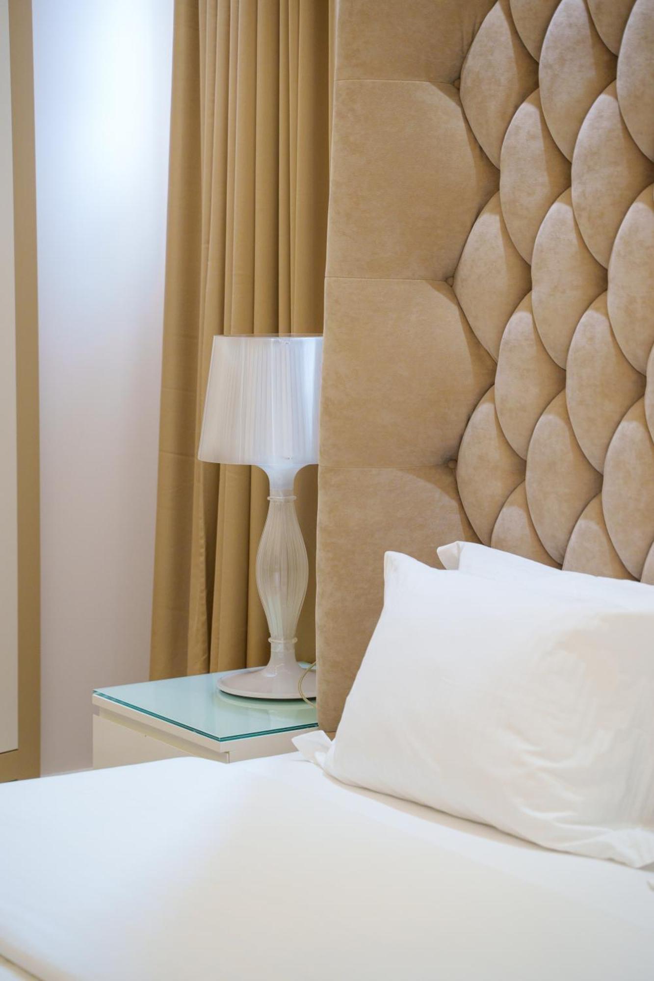 Demi Hotel Sarandë Esterno foto