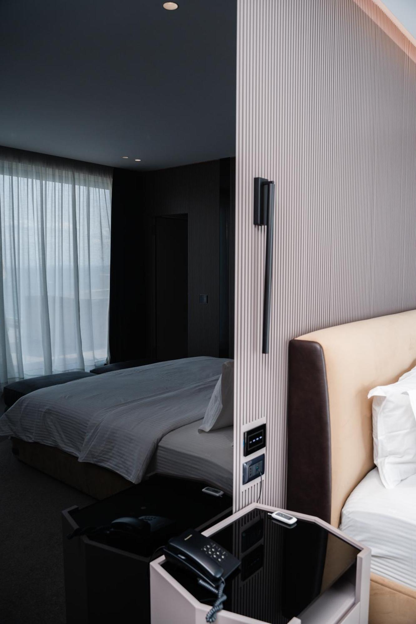 Demi Hotel Sarandë Esterno foto