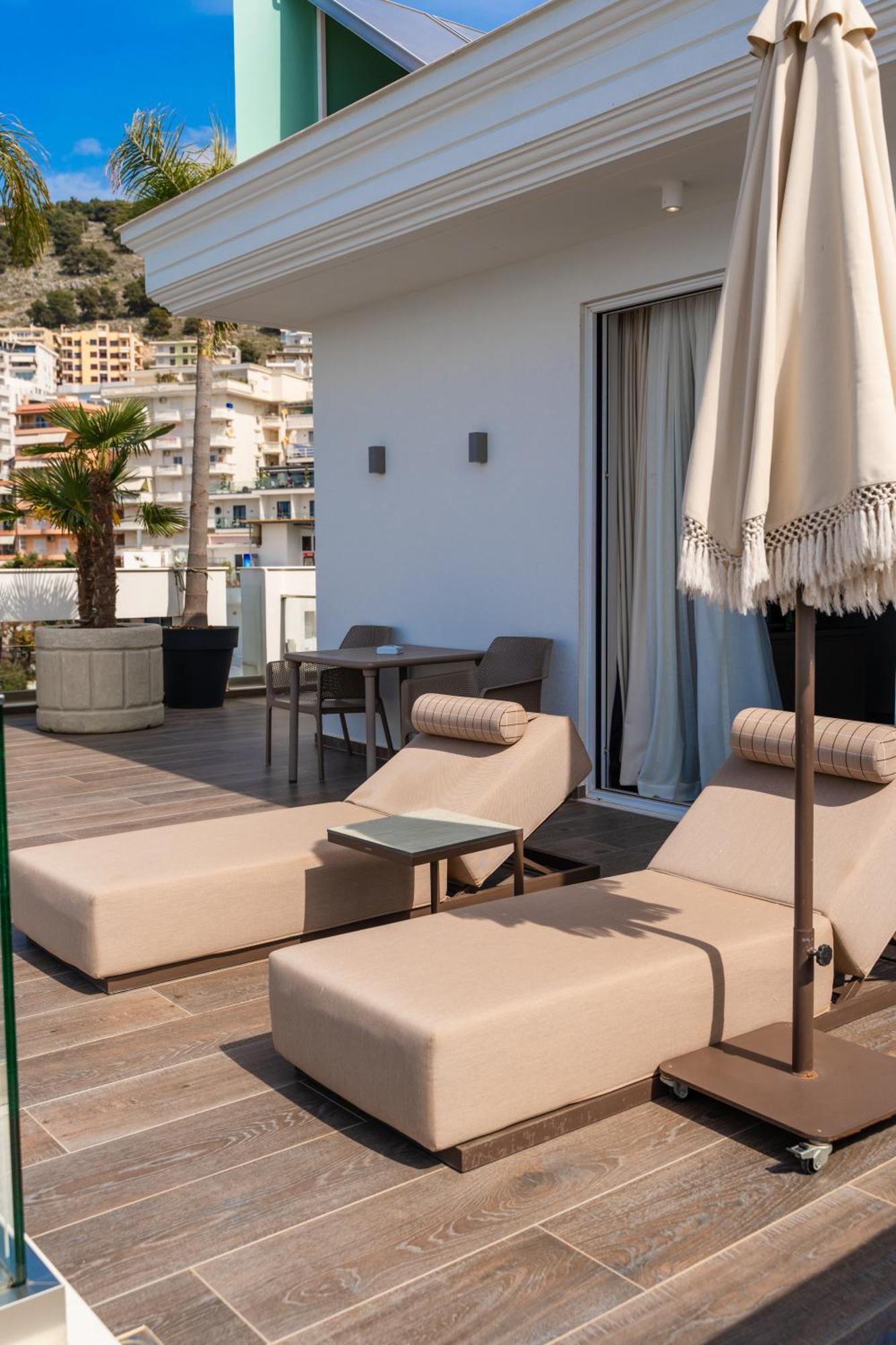Demi Hotel Sarandë Esterno foto