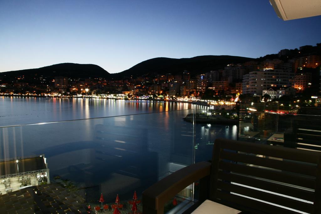 Demi Hotel Sarandë Esterno foto