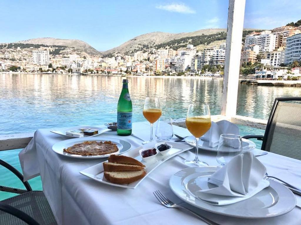 Demi Hotel Sarandë Esterno foto