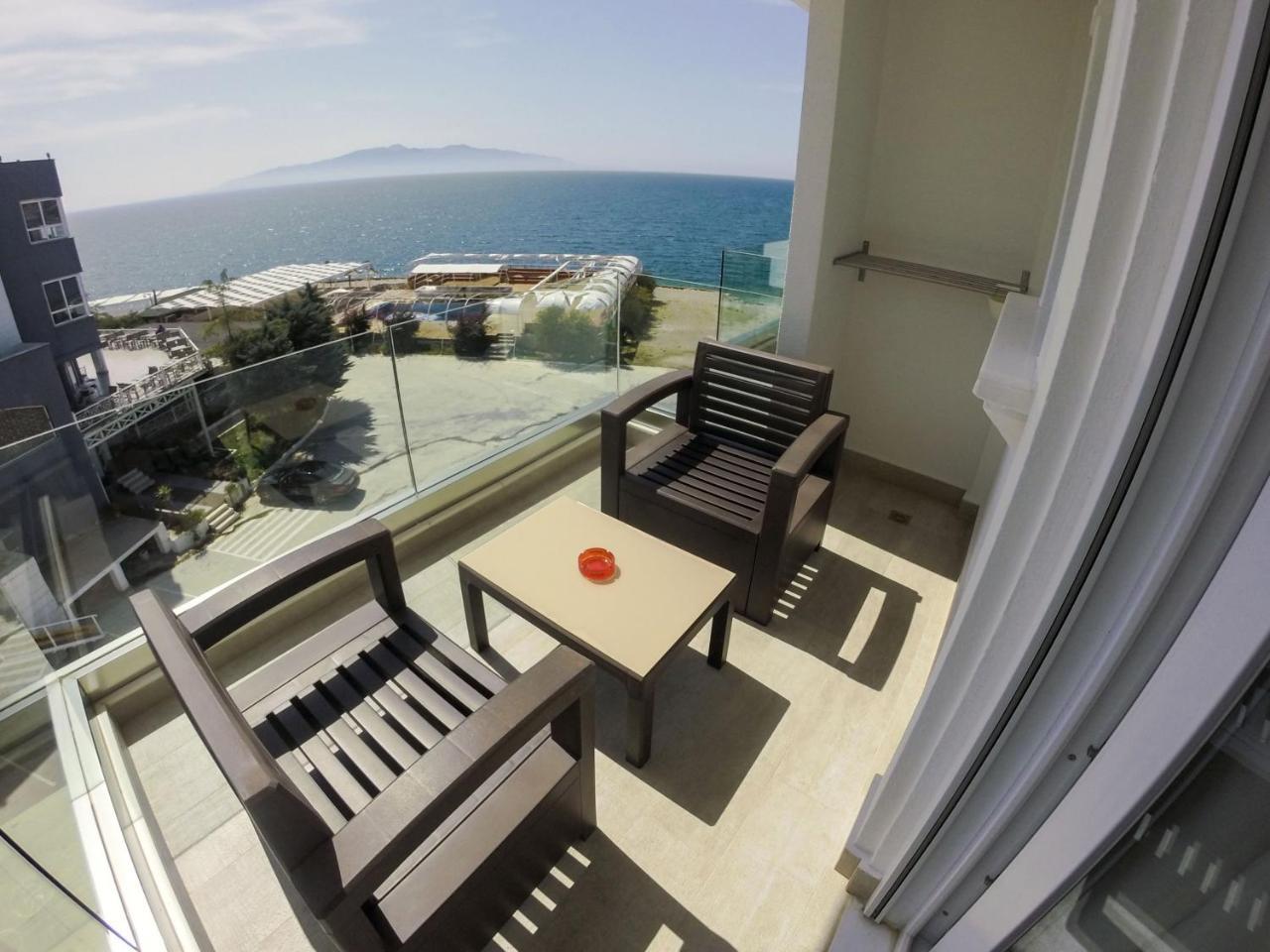 Demi Hotel Sarandë Esterno foto