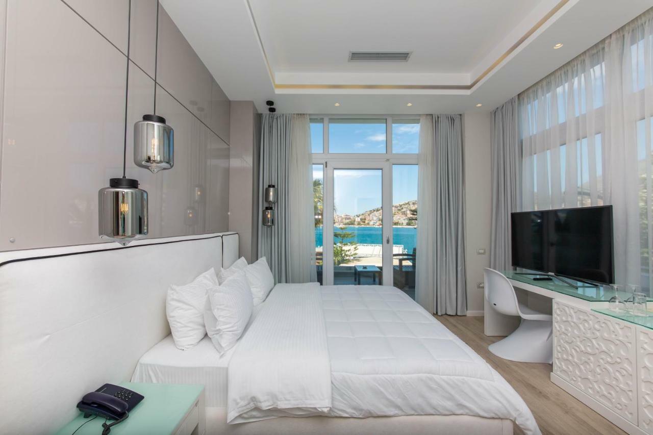 Demi Hotel Sarandë Esterno foto