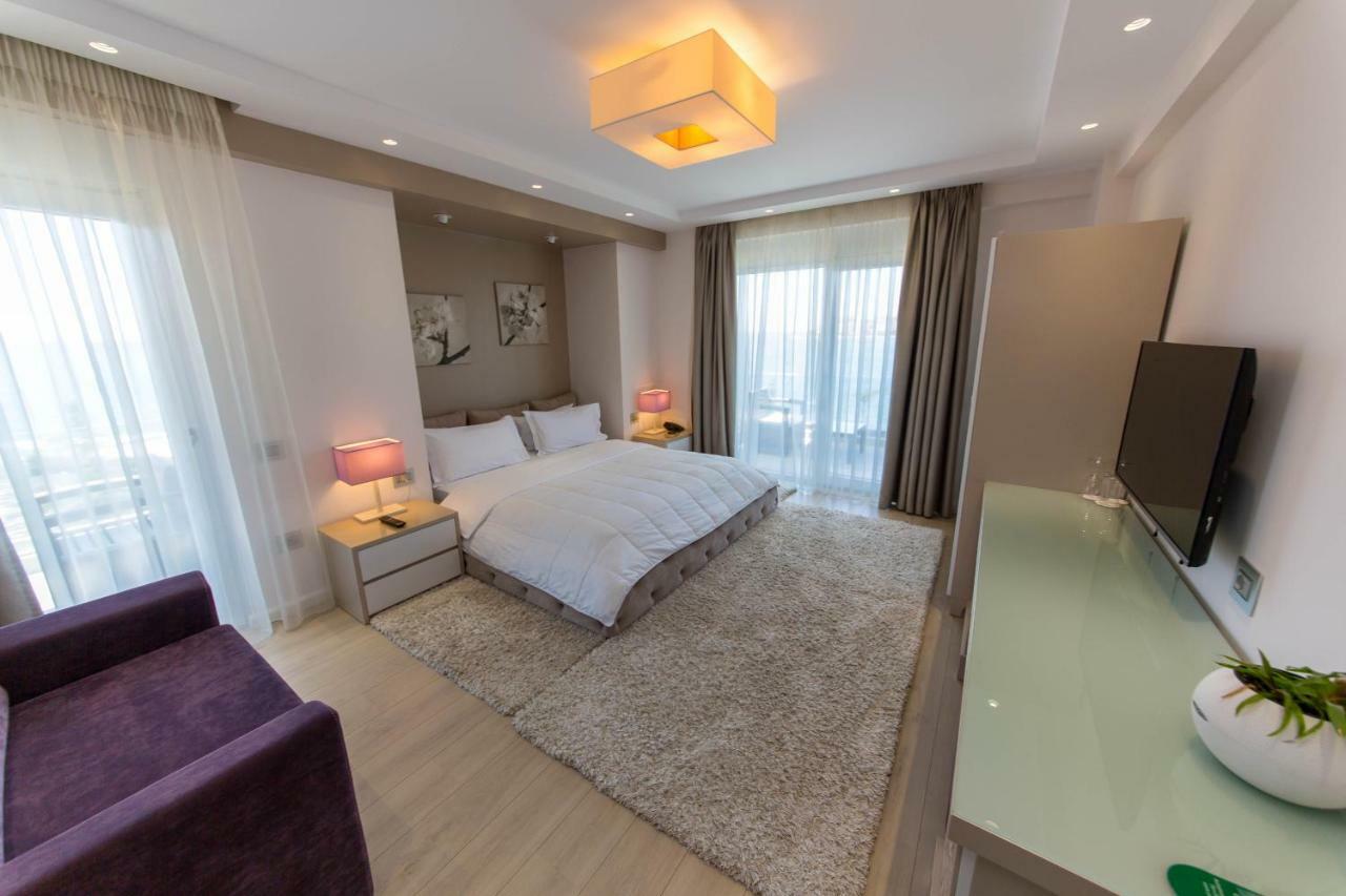 Demi Hotel Sarandë Esterno foto