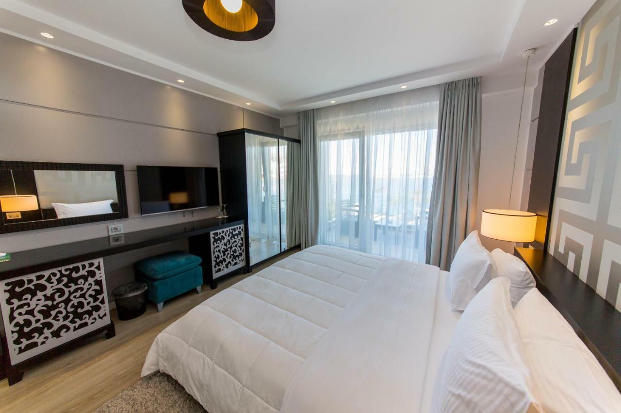 Demi Hotel Sarandë Esterno foto