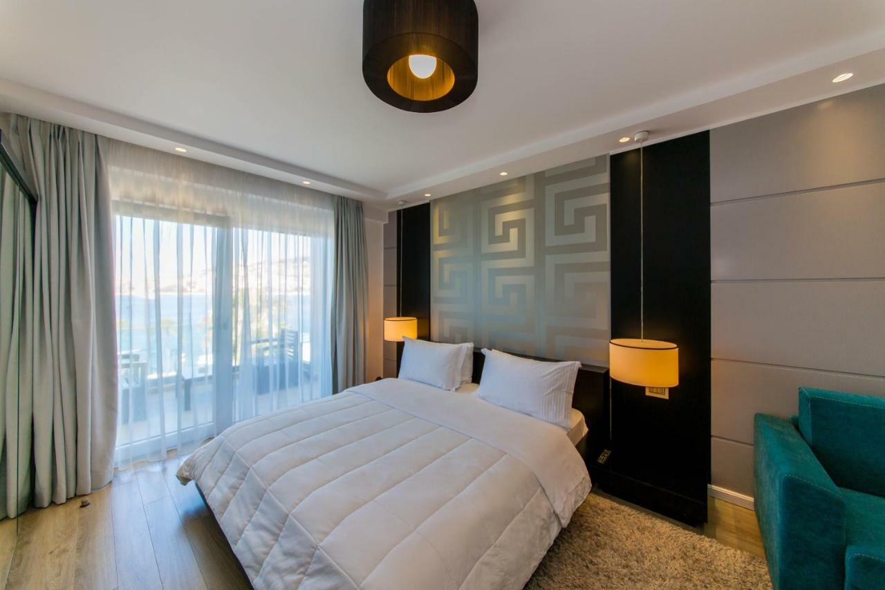 Demi Hotel Sarandë Esterno foto