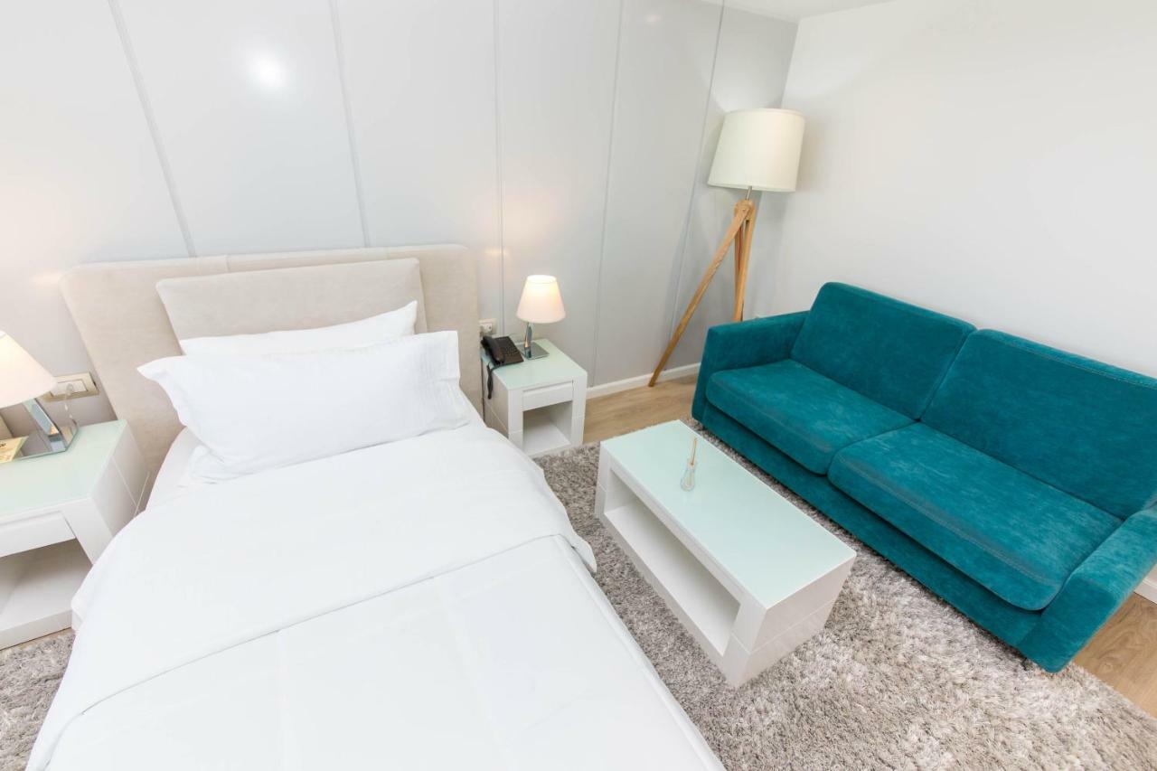 Demi Hotel Sarandë Esterno foto