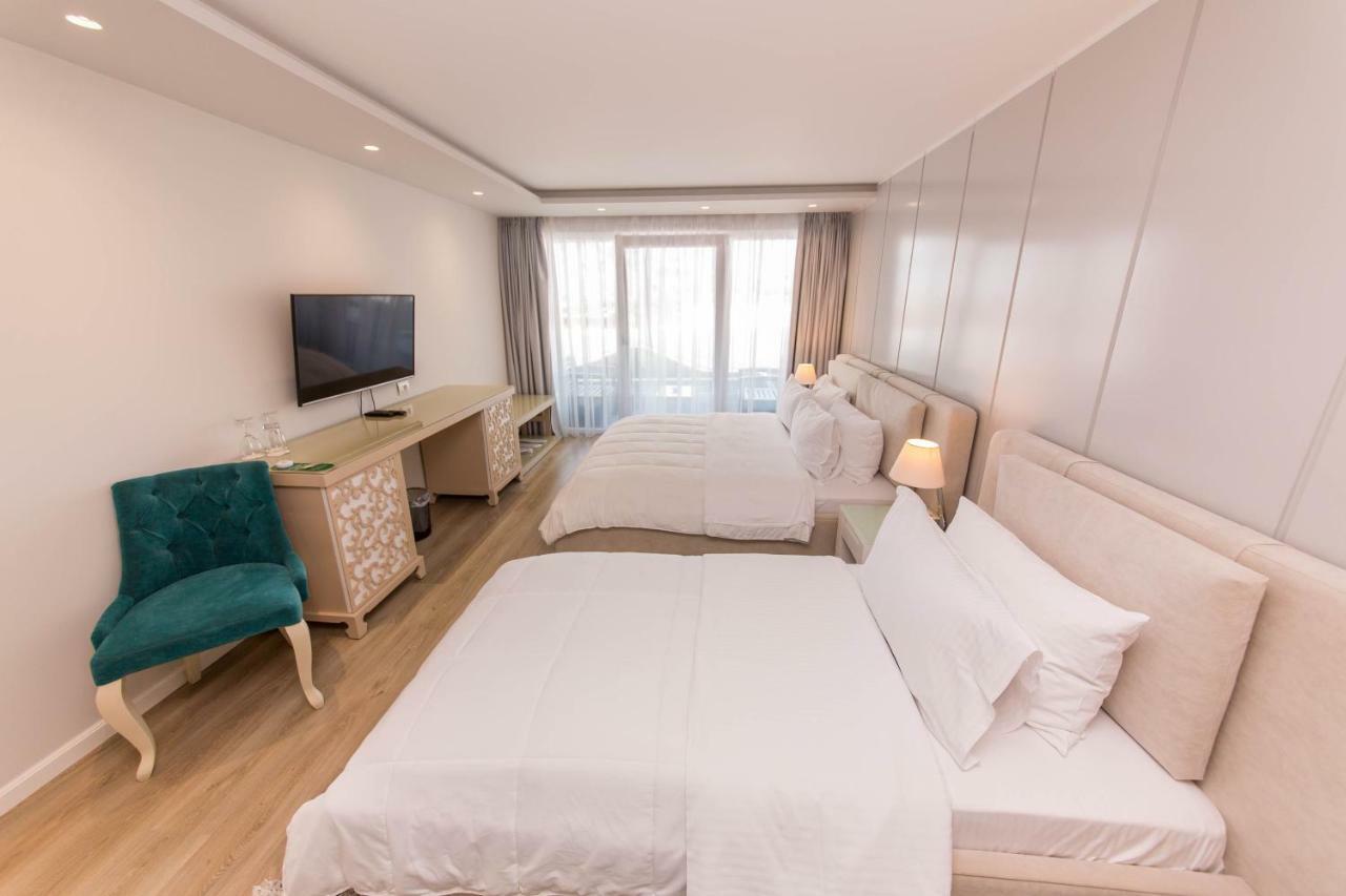 Demi Hotel Sarandë Esterno foto