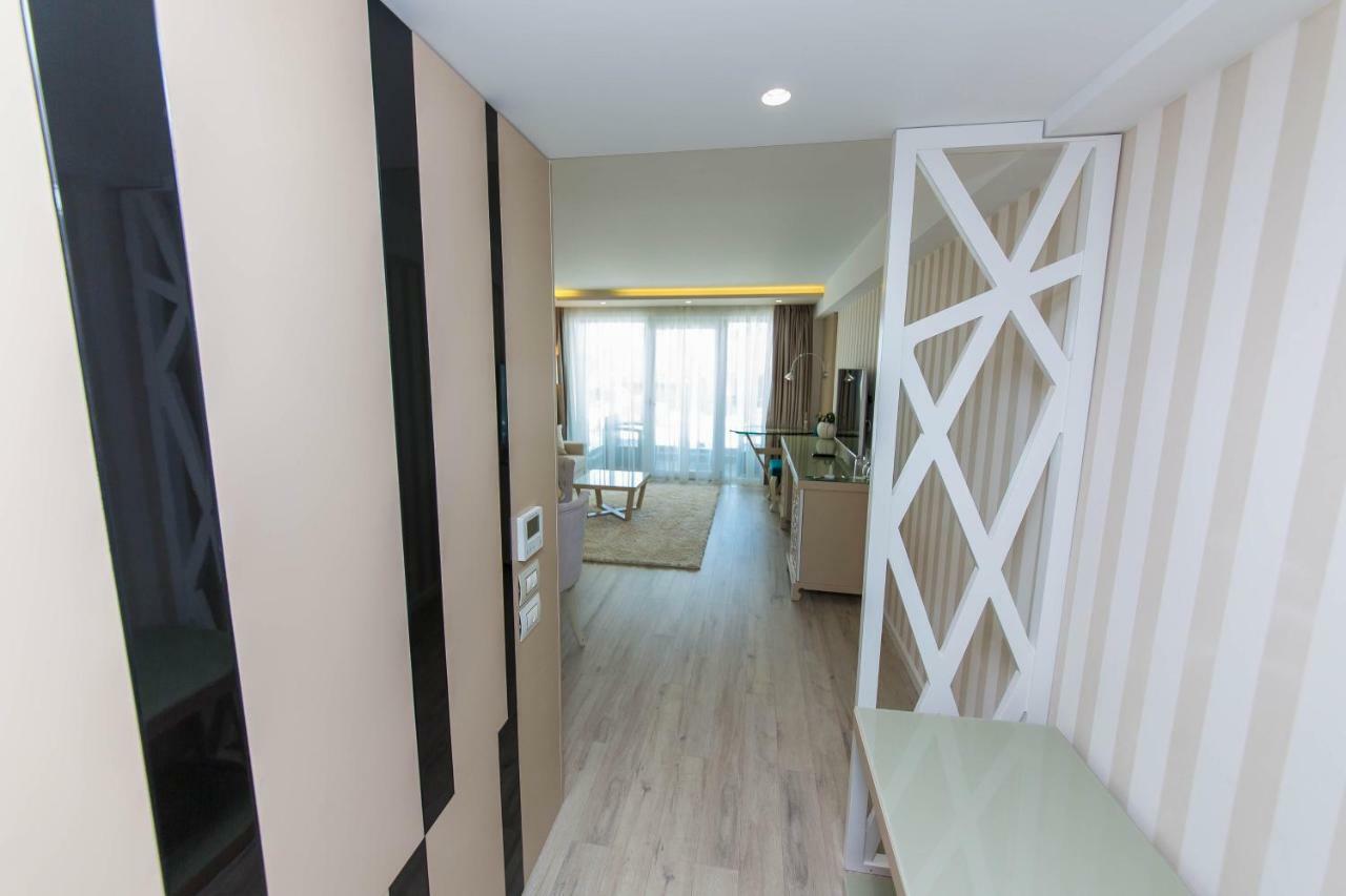 Demi Hotel Sarandë Esterno foto