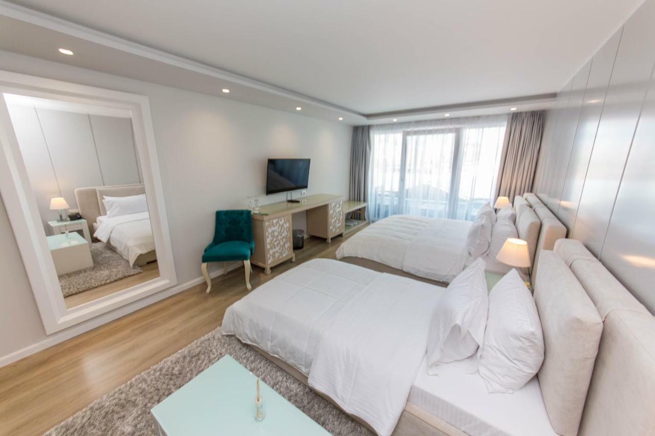 Demi Hotel Sarandë Esterno foto