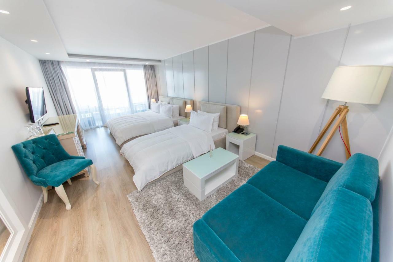 Demi Hotel Sarandë Esterno foto