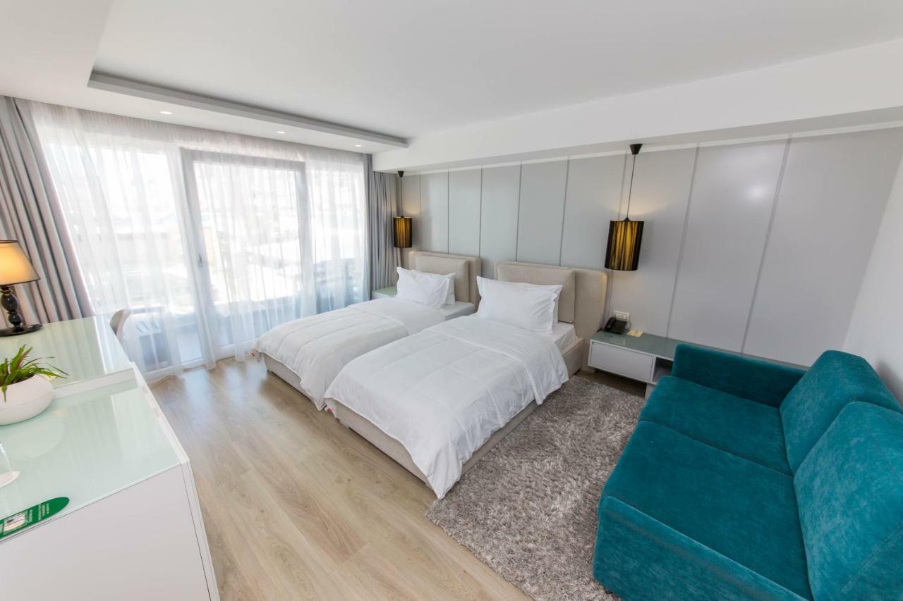 Demi Hotel Sarandë Esterno foto