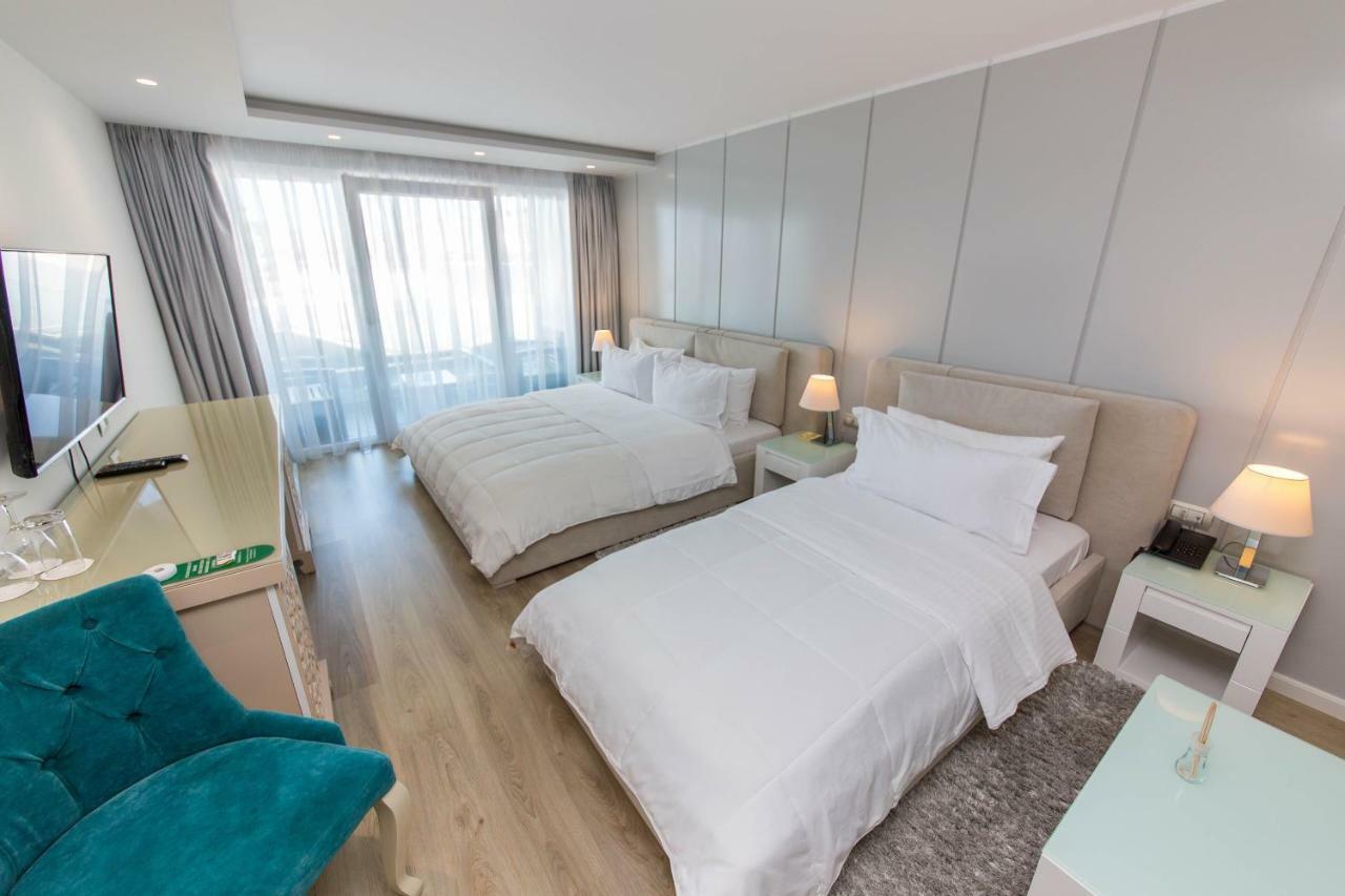 Demi Hotel Sarandë Esterno foto